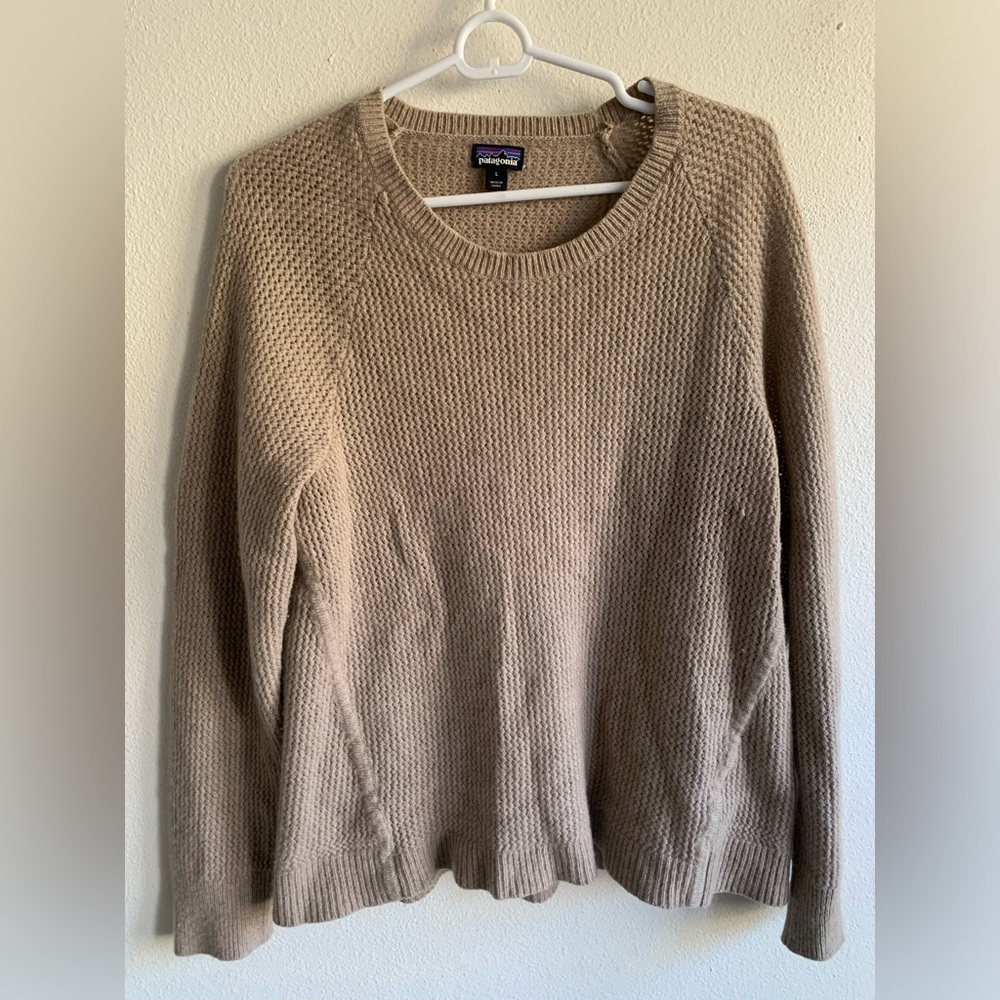 Patagonia Beige Recycled Cashmere Women’s sweater Size L Crew Neck